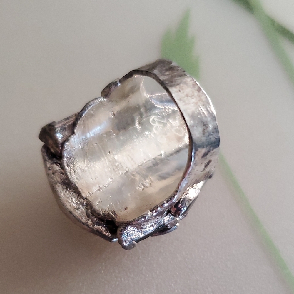 Unique Boho Silver and Cream Cameo Ring Size 6 - Picture 4 of 11